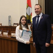 Студентка Кемеровского горнотехнического техникума Анна Лазарева стала стипендиатом муниципальной стипендии.