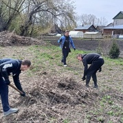 16 мая волонтеры нашего техникума пришли на помощь пожилой жительнице Рудничного района.